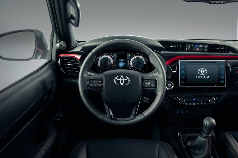 Торпедо Toyota Hilux GR Sport Double Cab 2018 года  (LA) (фото 16 из 19)